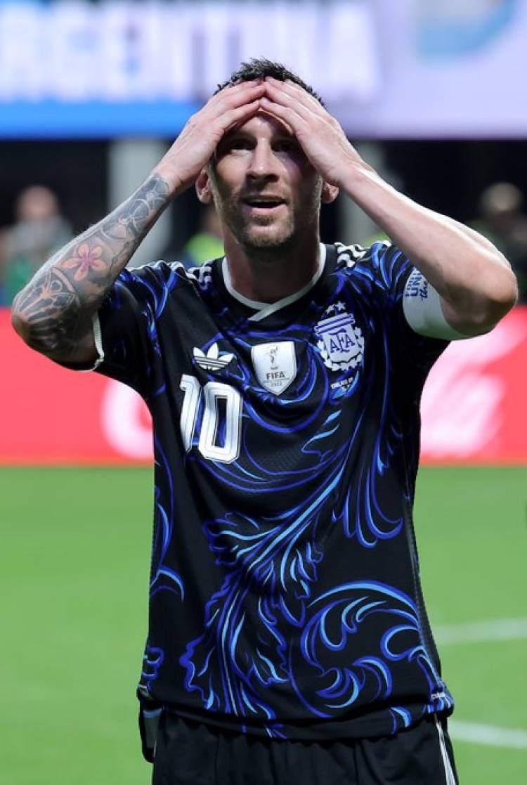 Ibrahimovic, rendido nuevamente ante Messi: “Cuando se enciende, todos se ilusionan”