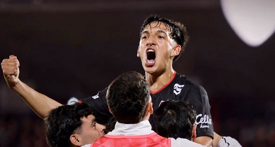 Newell's venció a Riestra y se acerca a la punta de su zona