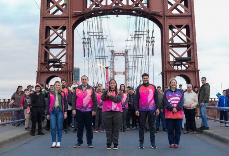 Juegos Suramericanos: una multitud acompañó la llegada de la Antorcha a la ciudad de Santa Fe