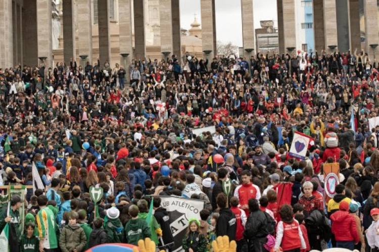 La ciudad del deporte: más de 7.000 niñas y niños colmaron el Monumento en el Encuentro Nacional de Mini Básquet