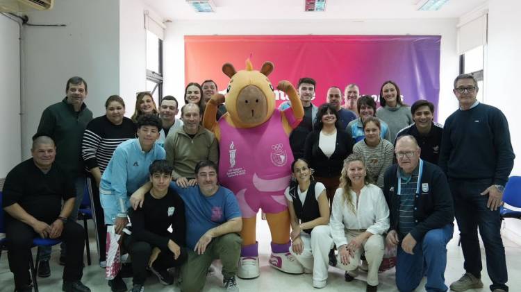 Provincia completó la entrega de becas a los 64 deportistas santafesinos que competirán en los Juegos Suramericanos