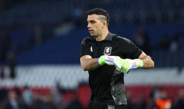 No lo pueden olvidar: los subcampeones mundiales franceses hinchas del PSG insultaron a Dibu Martínez