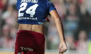 Unión aprovechó el jugador de más y goleó a Gimnasia (M) en el Torneo Apertura