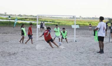 Actividades deportivas y recreativas para disfrutar las playas durante febrero