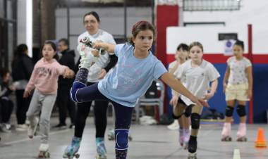 Peña folklórica solidaria en el club Liverpool