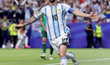 Otro golazo de Messi y un hat-trick inolvidable ante Argelia
