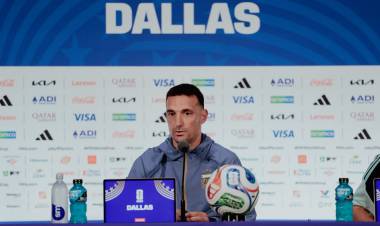 Lionel Scaloni confirmó en conferencia de prensa que Messi será suplente ante Jordania