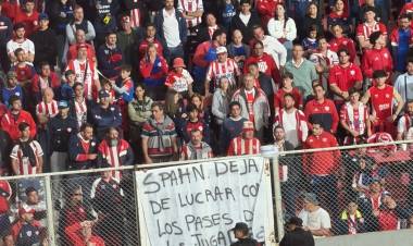Unión le ganó a Estudiantes, pero hubo mensajes contra Spahn en las tribunas