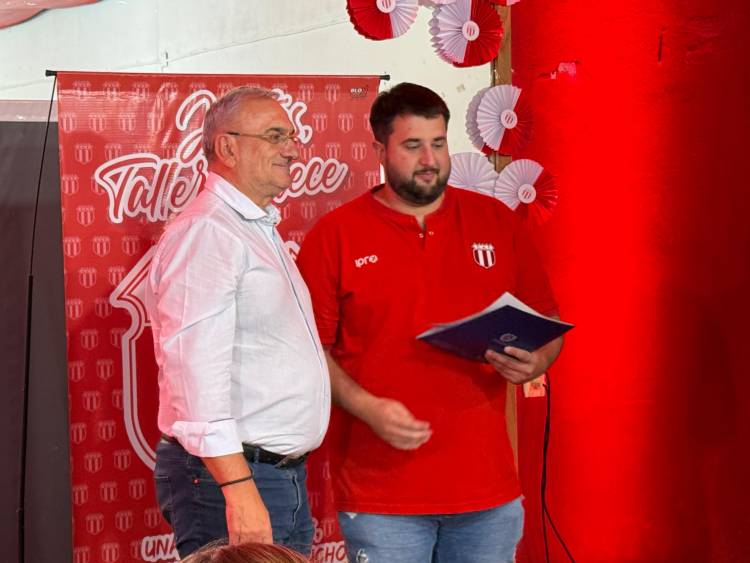 Calvo participó de la presentación de la nueva indumentaria de Talleres de María Juana