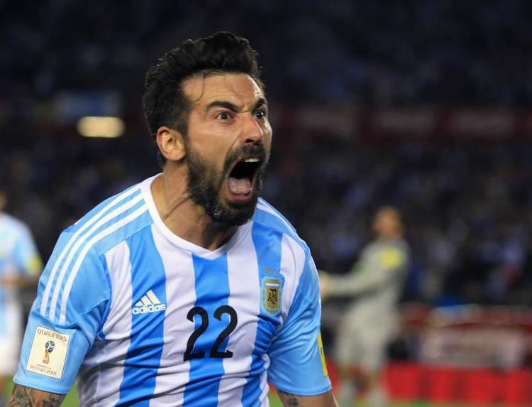 Lavezzi recordó la charla que tuvo con Maradona tras no ser tenido en cuenta para el Mundial 2010