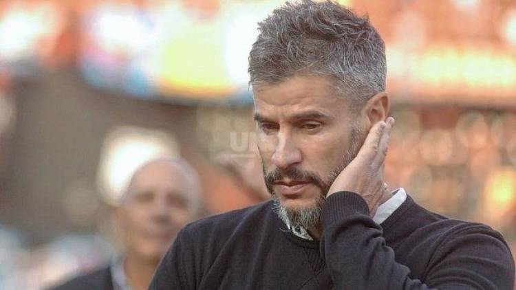 Pereyra, sobre su continuidad en Colón: "No depende de mí, solo pienso en trabajar y no es sanata"
