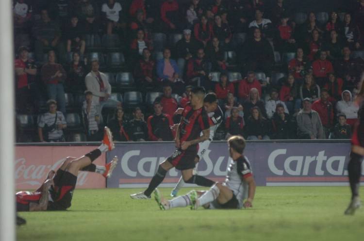 Colón cambió de DT, pero no se notó y sumó su quinta derrota al hilo