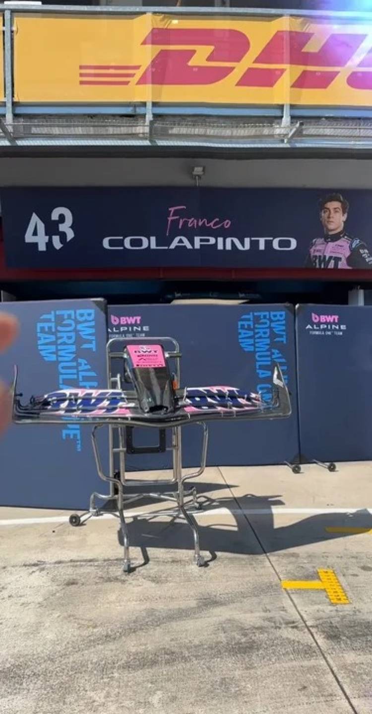 El cartel de Colapinto y su monoplaza ya están presentes en Imola