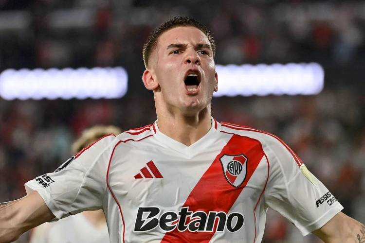 Franco Mastantuono pasó la revisión médica y puso la firma con el Real Madrid
