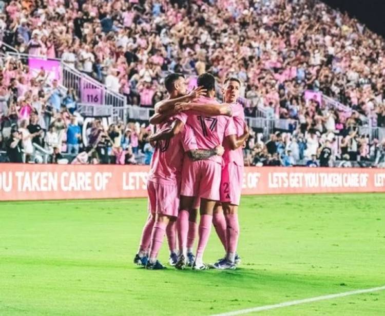 Messi brilló con un doblete y acercó a Inter Miami a los Playoffs de la MLS