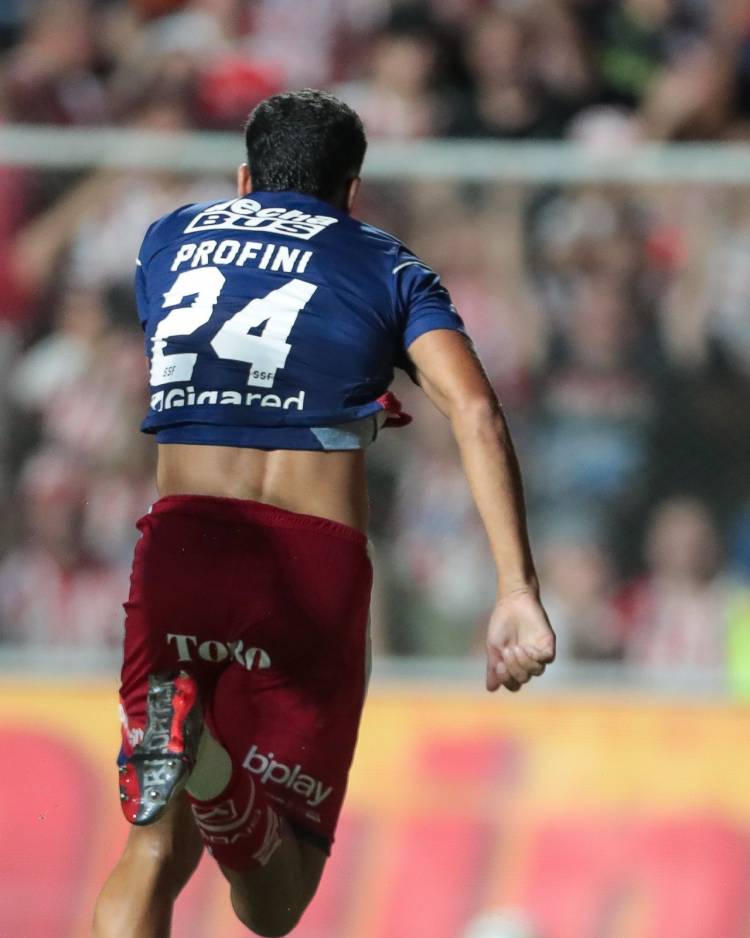 Profini, figura en Unión: "Hacer mi primer gol es algo único tras tantos años de esfuerzo"