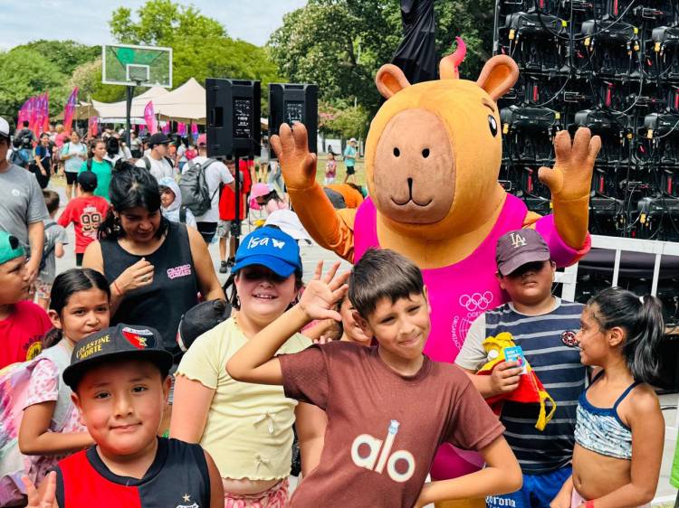 Rumbo a los Juegos: las colonias de vacaciones municipales visitaron el Tour Suramericano