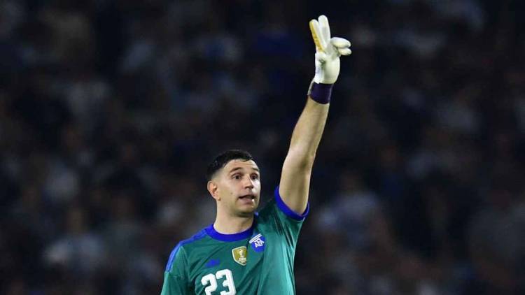 El "Dibu" Martínez, la figura argentina en un partido con poco brillo ante Mauritania