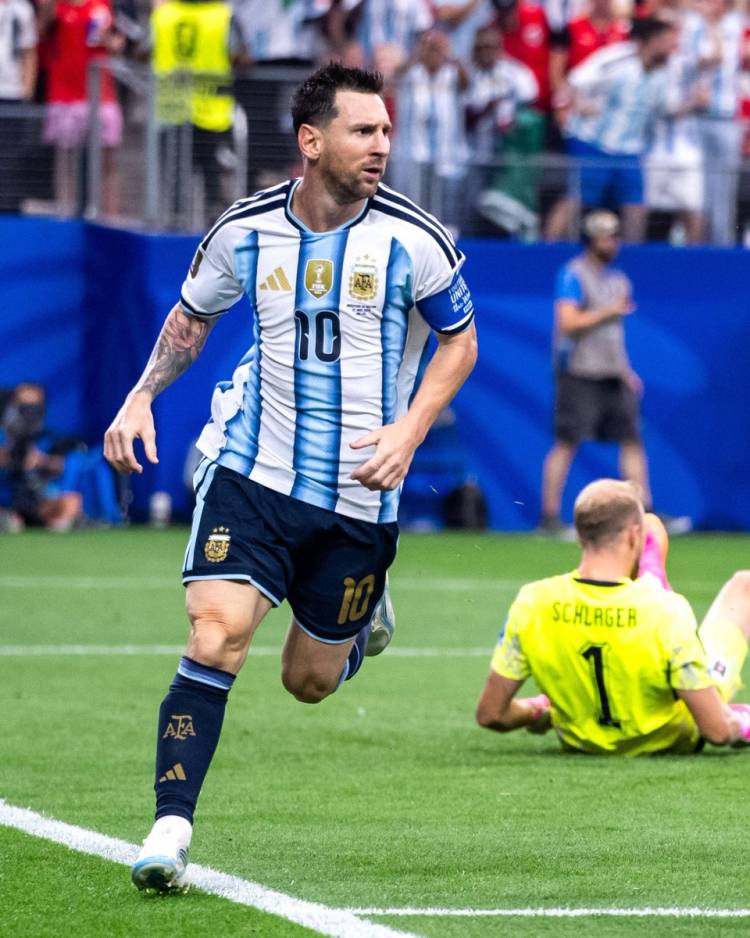 Con doblete y récord de Messi, la Selección argentina le ganó 2-0 a Austria y se clasificó a 16avos de final
