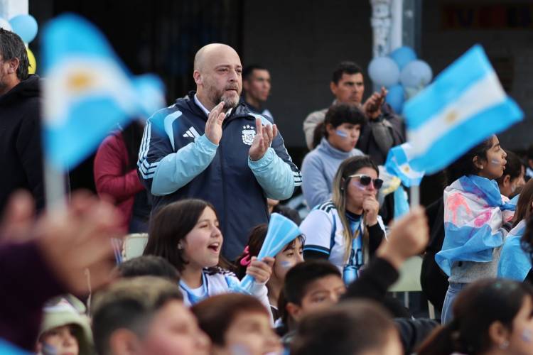 Jugó Argentina y la Fan Fest fue en la escuela Estrada de barrio Los Troncos