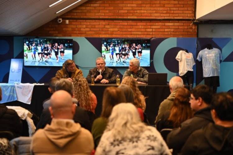 La ciudad del deporte: Rosario presentó la XXIV Maratón Internacional de la Bandera y su remera oficial