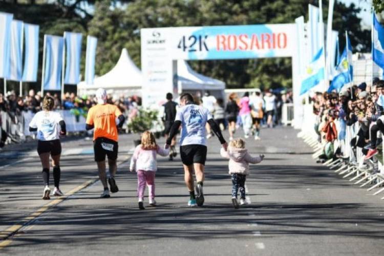 Agenda deportiva: se corre una nueva edición de la tradicional Maratón Internacional de la Bandera