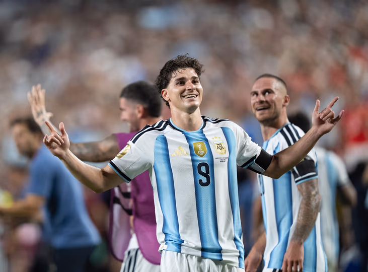 “Vamos a levantarnos, aprender y seguir”: la reflexión de Julián Álvarez tras la caída de la Selección ante España